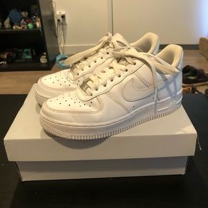 Nike women’s Air Force 1 size 6